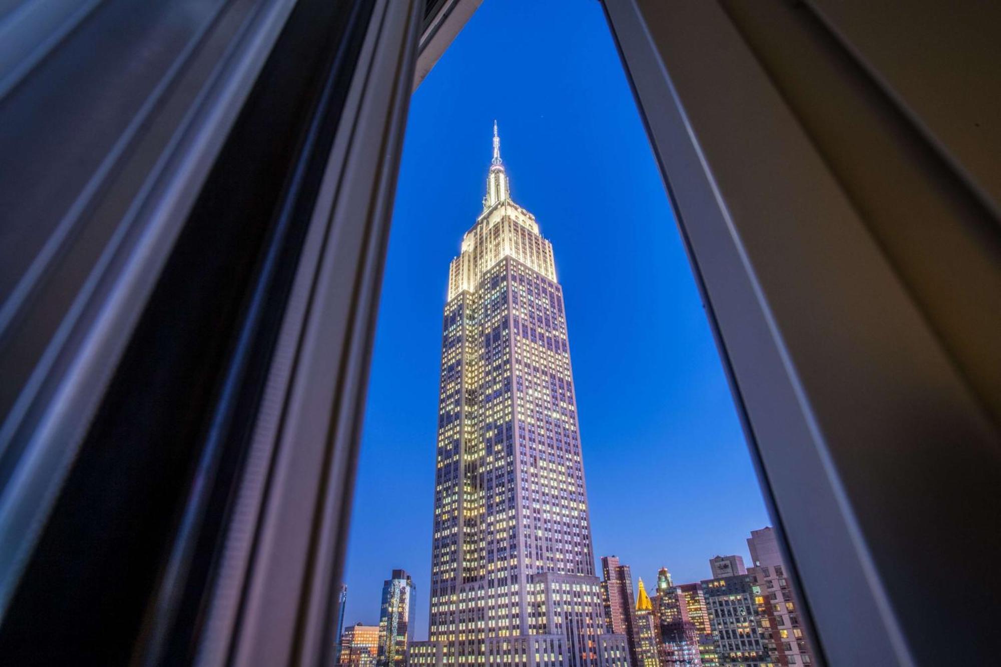 Hilton Garden Inn West 35Th Street New York Exterior photo